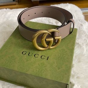 Gucci leather belt with double G buckle in dusty pink